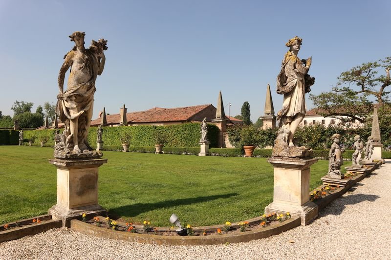 Villa Widmann Borletti on the Bagnoli Estate