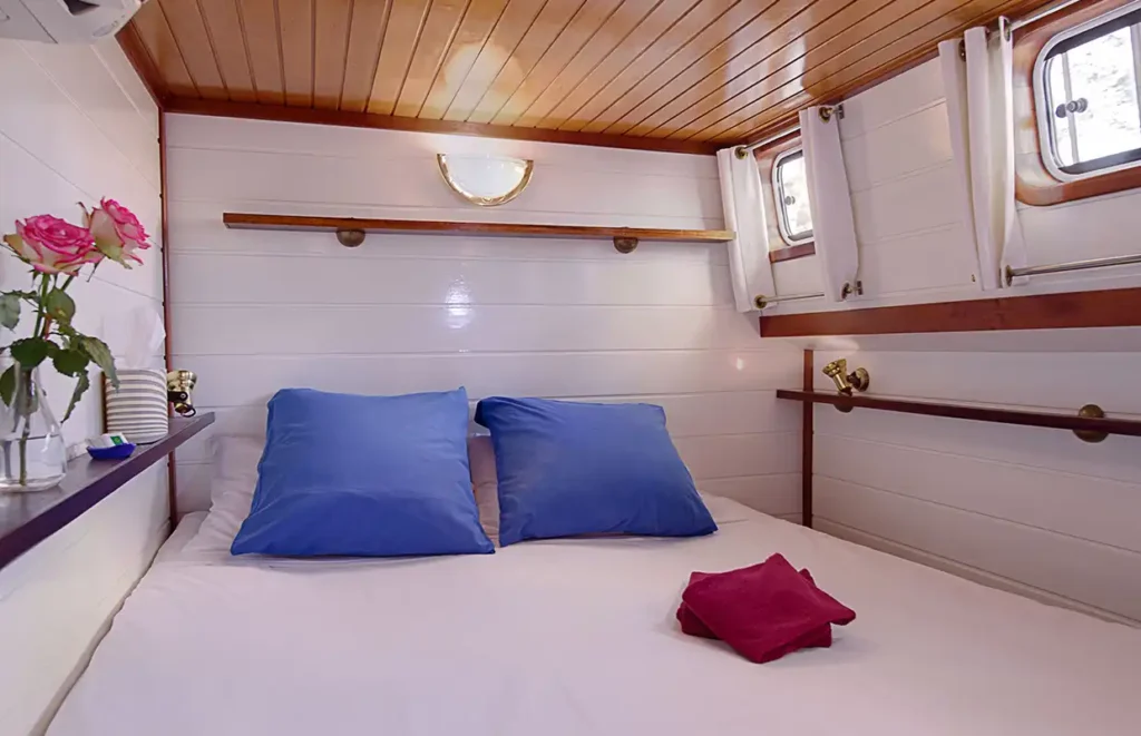 A queen cabin aboard the Athos