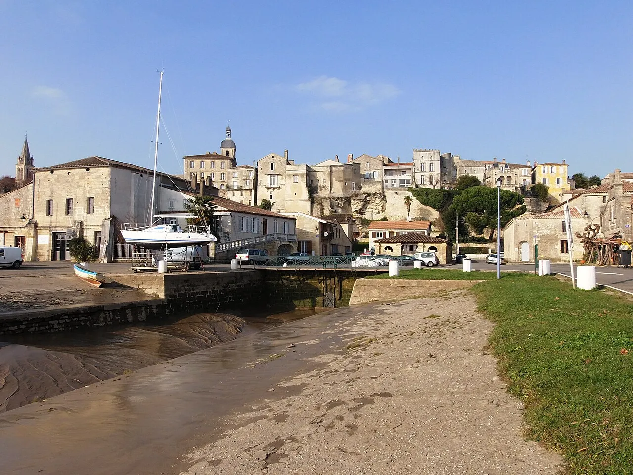 Bourg_sur_gironde-vue_du_port-2014a