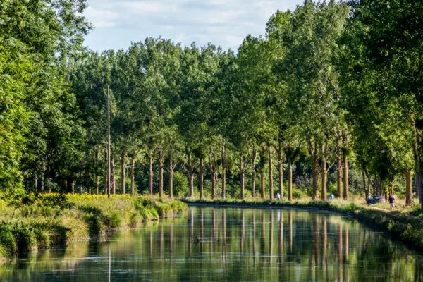 Burgundy-Canal-2-600x400