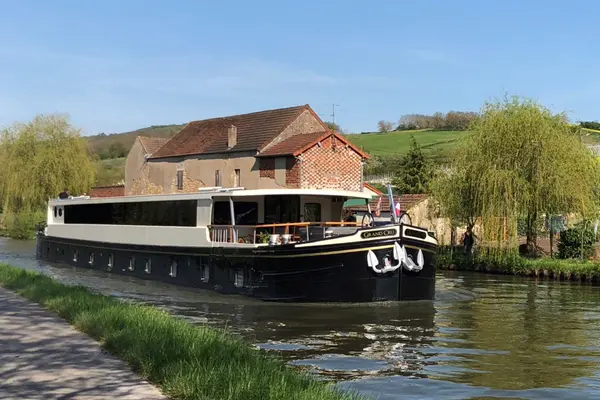 Grand-Cru-cruising-crop-600x400
