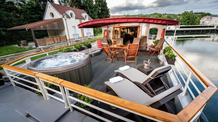 HotTub-855x481
