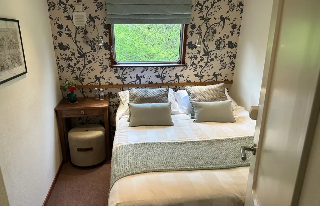 A cabin aboard the Savoir Vivre