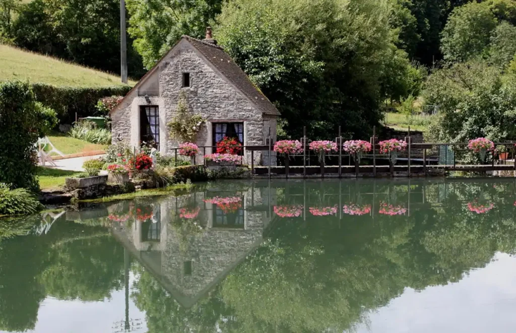 A lockhouse on the Canal de Bourgogne