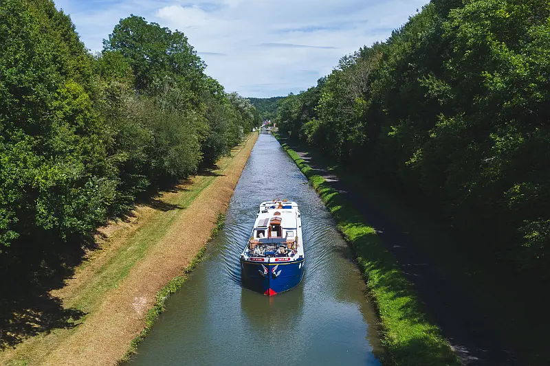 LArt-de-Vivre-Cruising-12