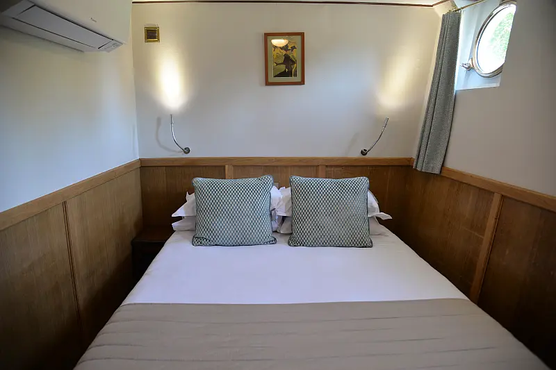 LArt-de-Vivre-Interior-Stateroom-Pinot-Noir-MGS-July-2024-9