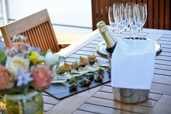 LImpressionniste-Champagne-Welcome-600x400