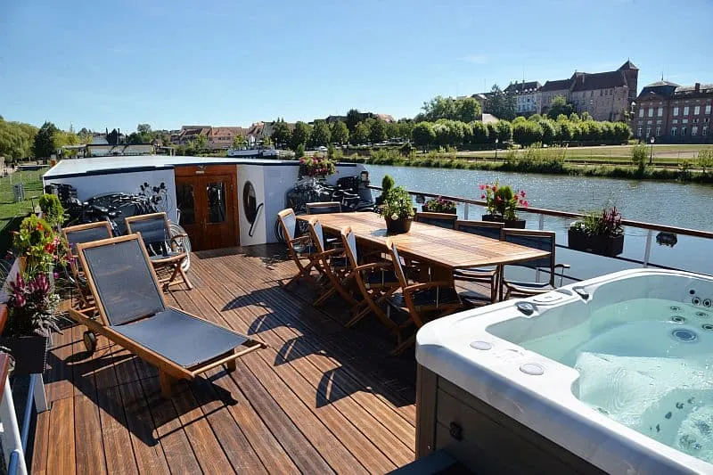The sun deck of the Panache with its chairs and dining table