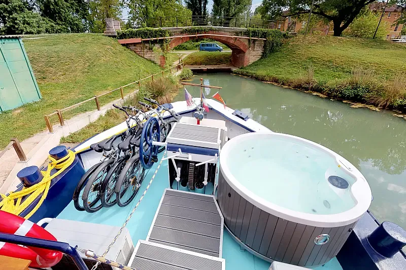 Rosa-Sundeck-Spa-Pool (1)