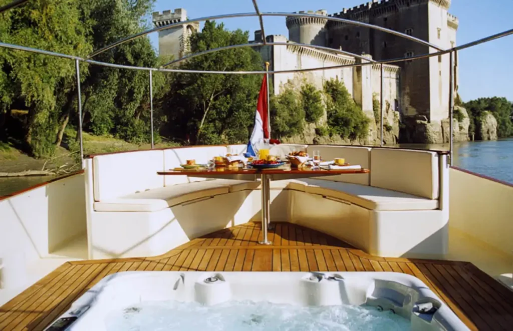 theboat13-1240-1024x661