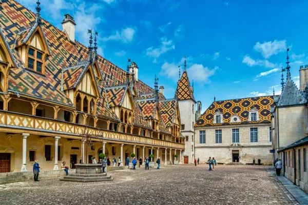 Beaune-1-600x400