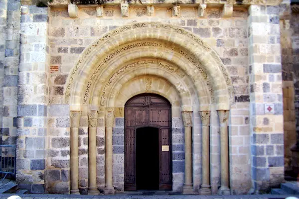 Mas-dAgenais-St-Vincent-church-600x400