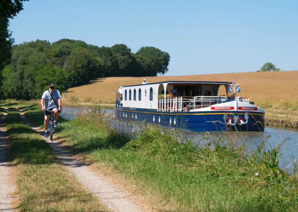 renaissance-cruising-50-1-1-scaled-1280x912