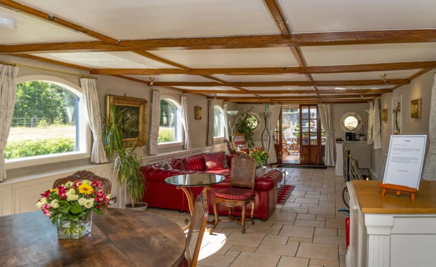 renaissance-interior-saloon-14--scaled-855x524