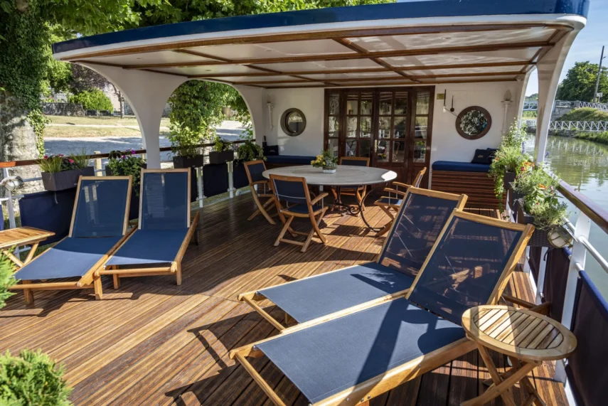 renaissance-sundeck-18--scaled-855x571
